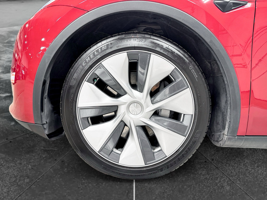 Used 2021 Tesla Model Y Long Range image 30