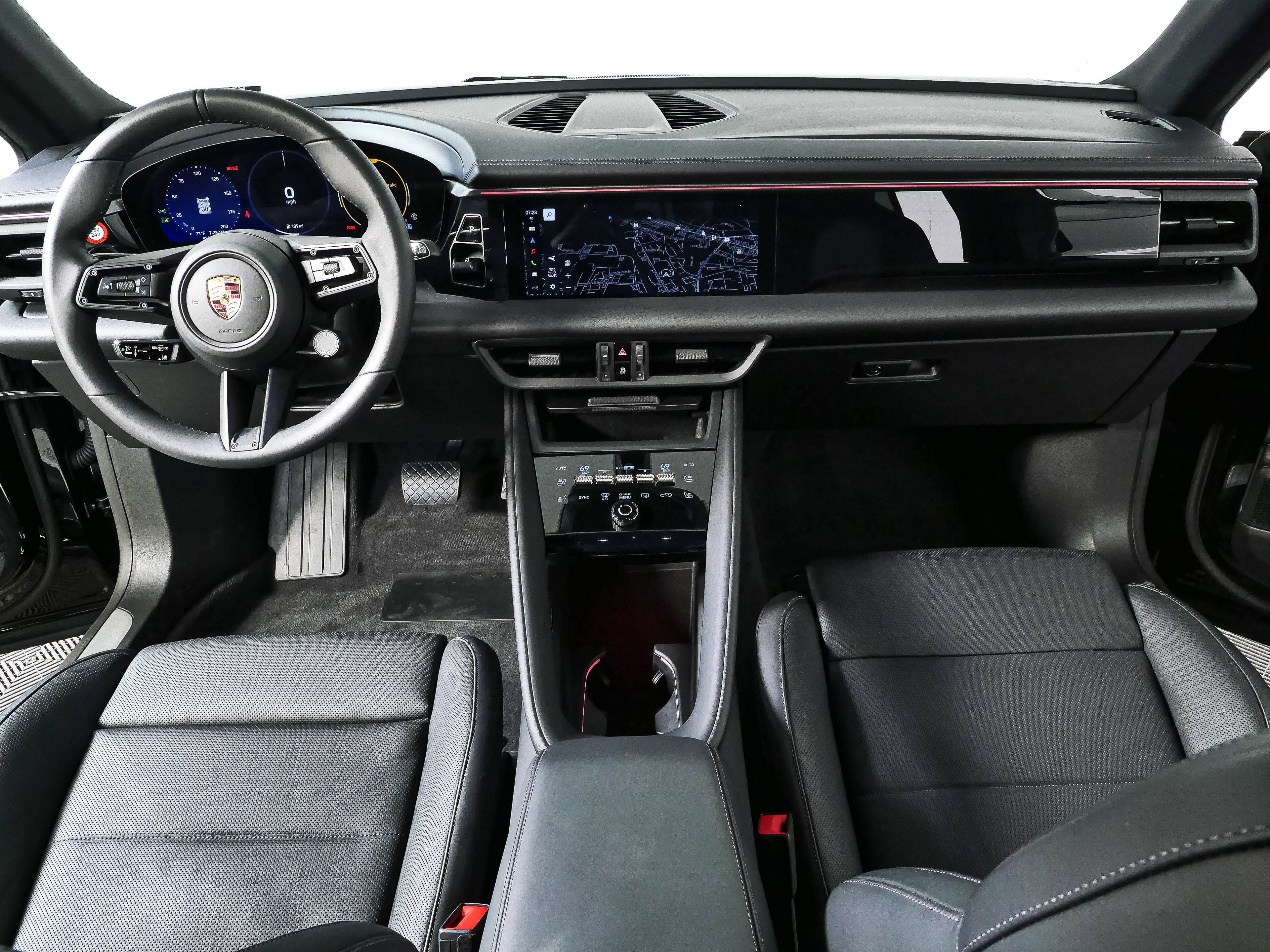 Certified 2025 Porsche Macan Electric RWD image 18