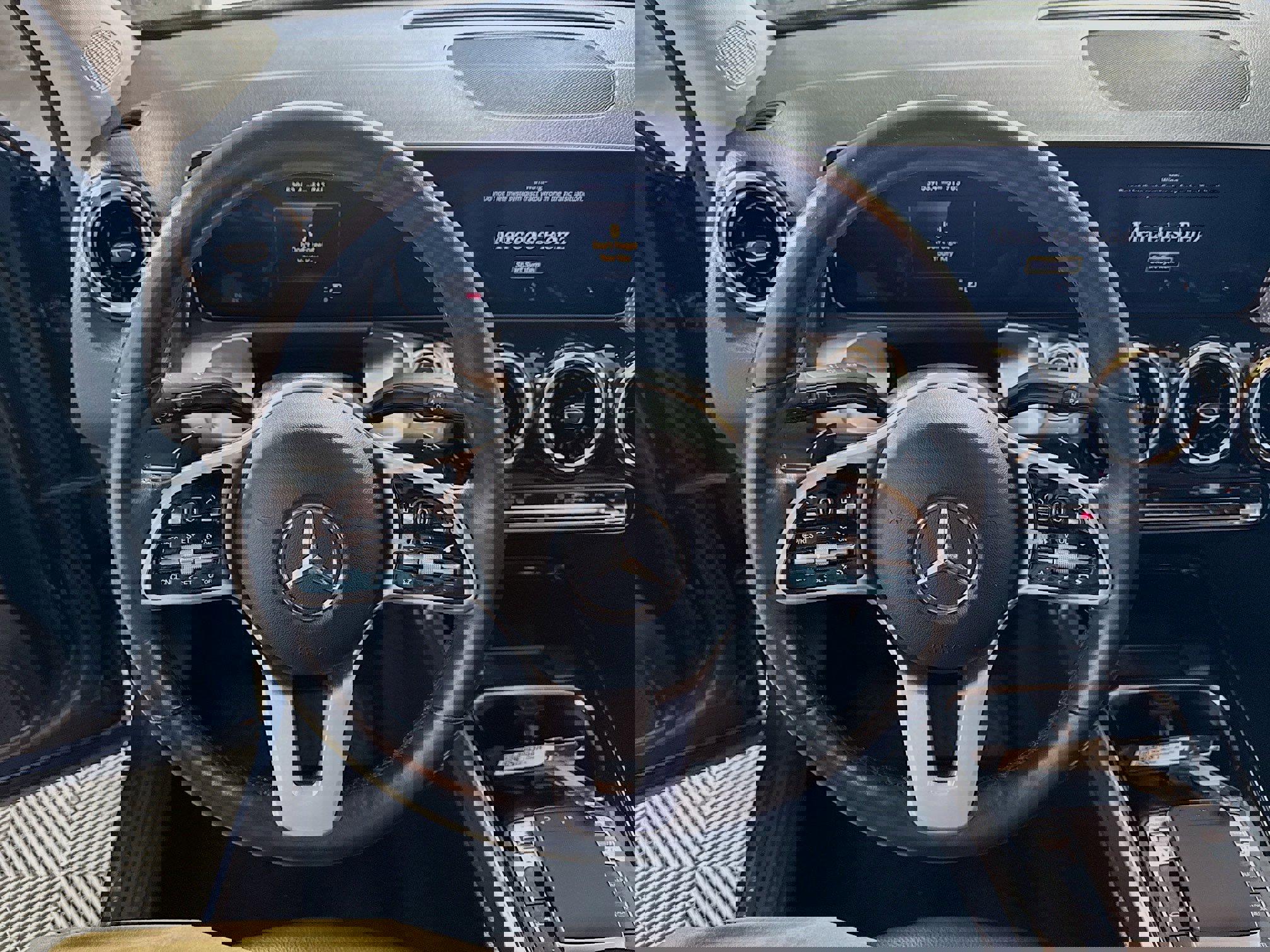 Used 2020 Mercedes-Benz GLB 250 4MATIC image 15