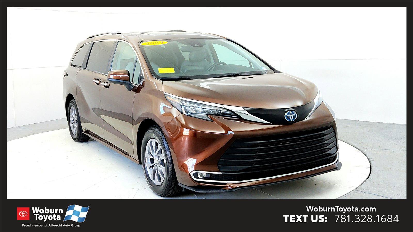 Certified 2024 Toyota Sienna XLE image 1