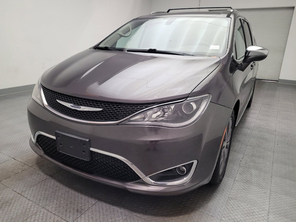 Used 2017 Chrysler Pacifica Limited w/ UConnect Theater Package FWD image 15