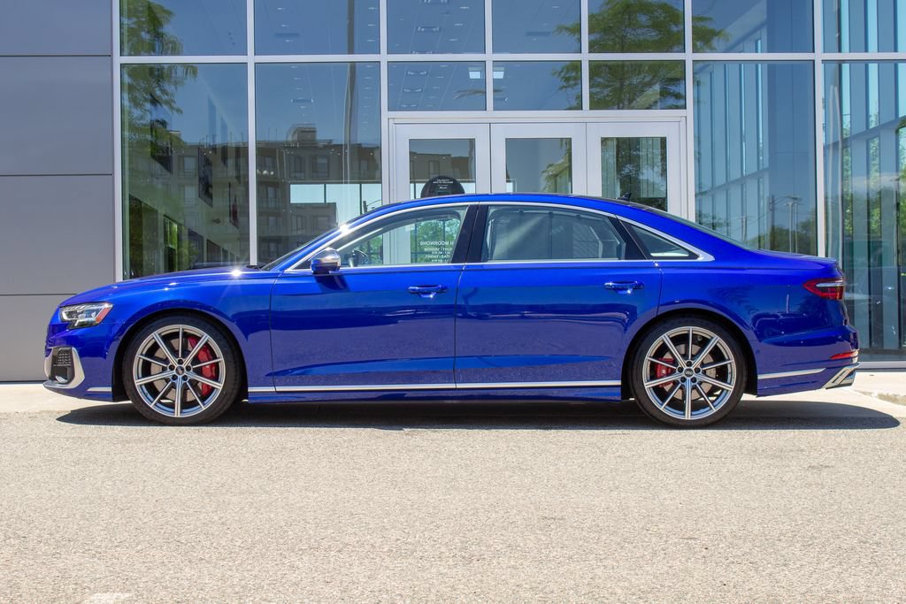 Used 2023 Audi S8 w/ S8 Comfort Plus Package AWD/4WD image 7