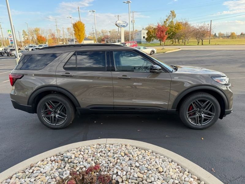 New 2026 Ford Explorer ST-Line w/ ST-Line Street Pack image 5