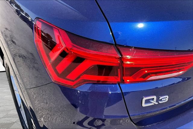 Used 2025 Audi Q3 2.0T Premium w/ Convenience Package AWD/4WD image 32