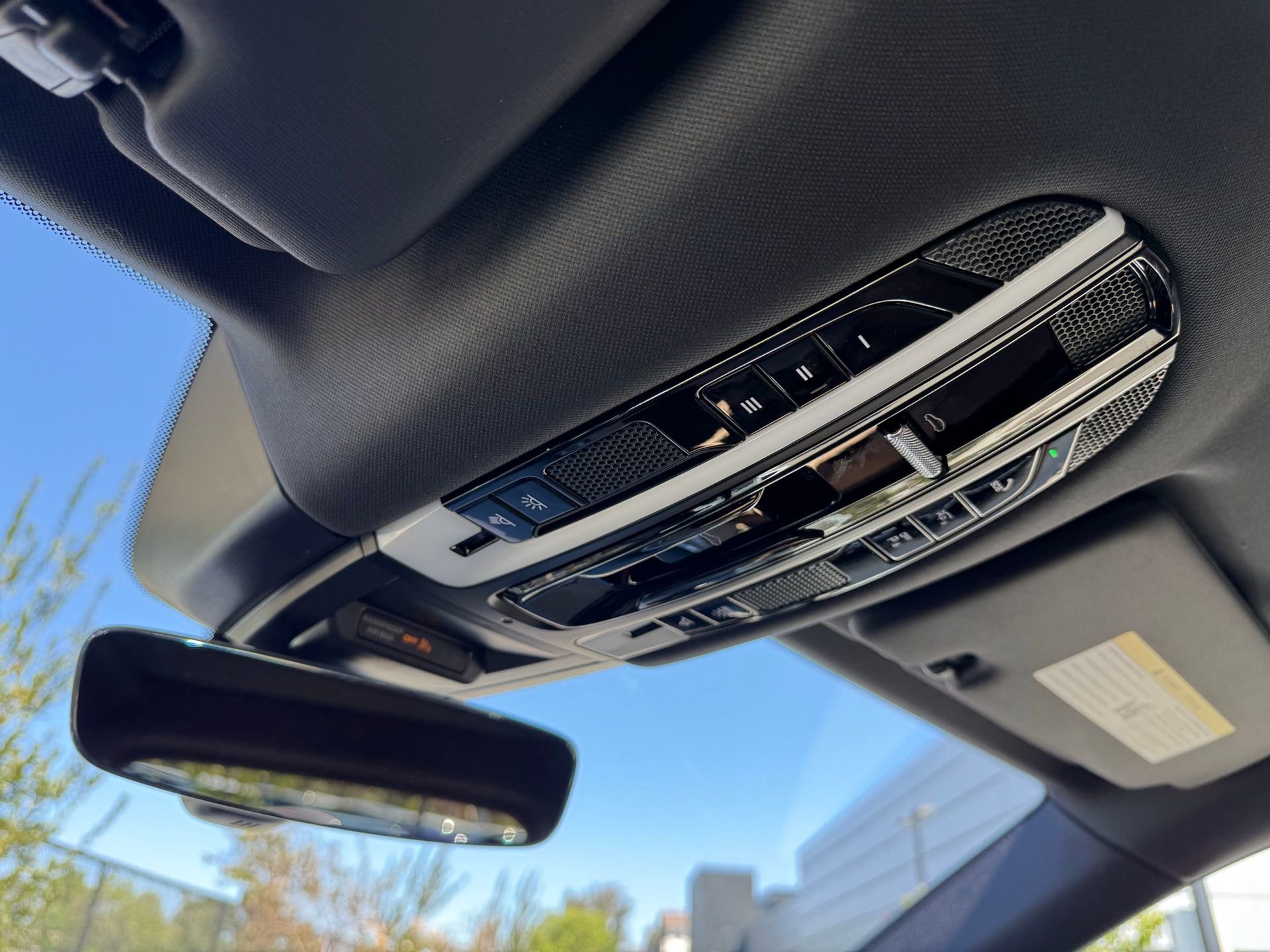 Used 2022 Porsche Cayenne Platinum Edition image 17