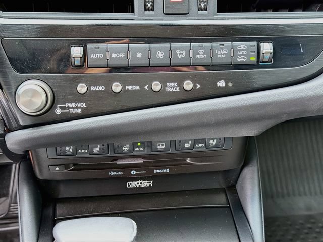 Used 2022 Lexus ES 300h w/ Accessory Package 2 FWD image 16