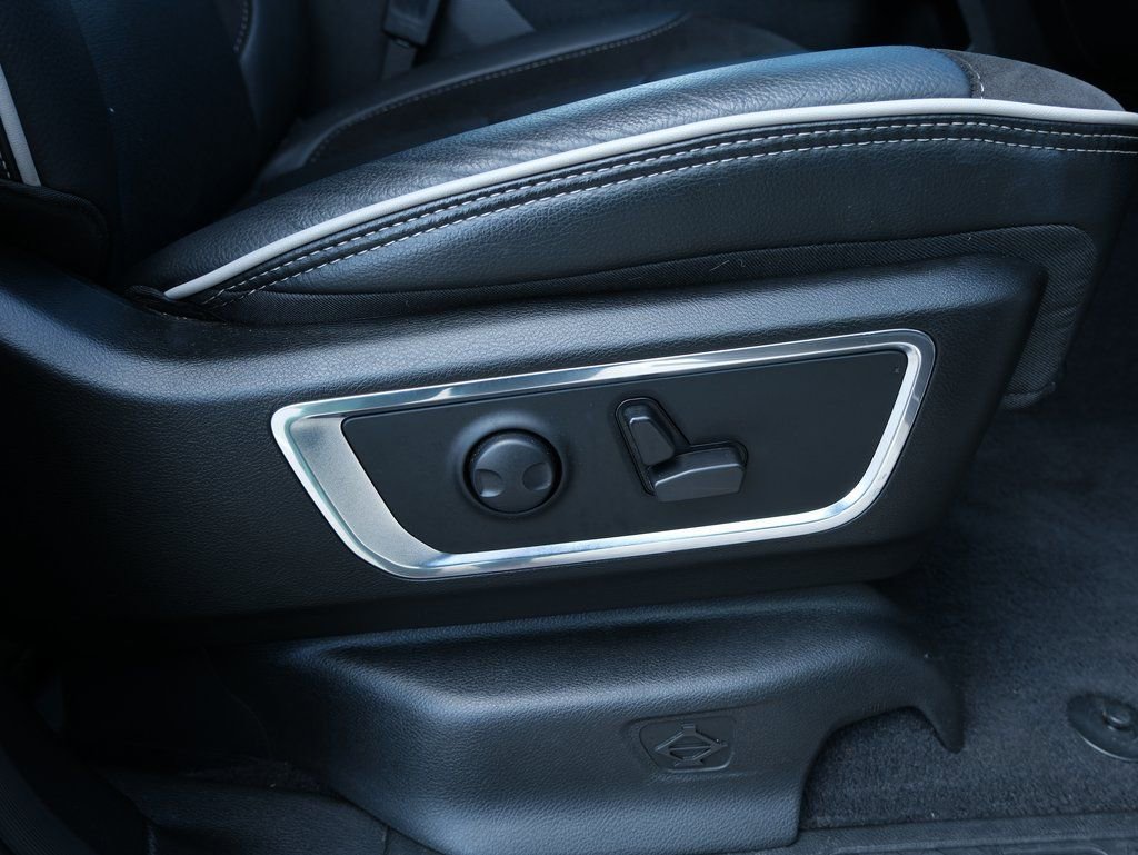 Used 2025 RAM 1500 Laramie w/ Sport Appearance Package image 32