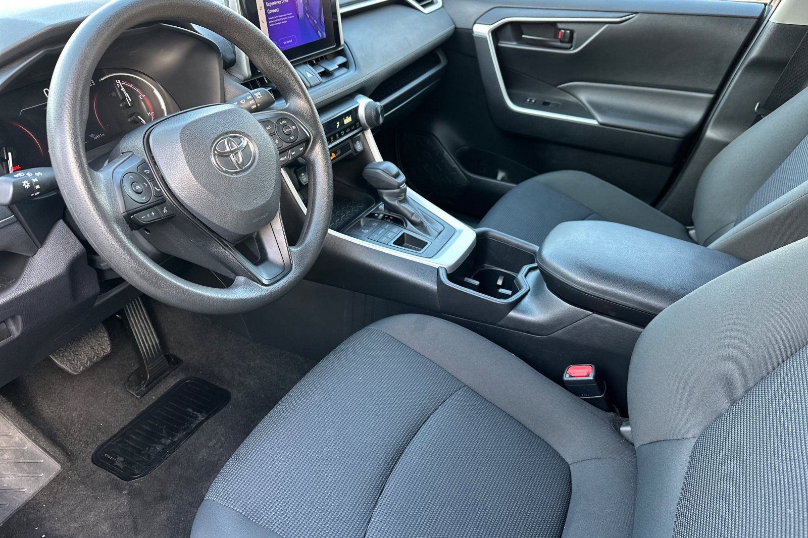 Used 2024 Toyota RAV4 LE image 10