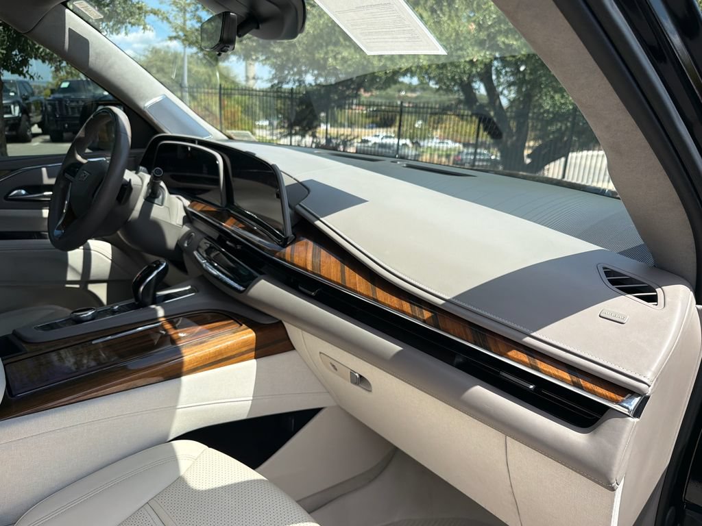 Used 2024 Cadillac Escalade Sport Platinum w/ LPO, Floor Liner Package AWD/4WD image 43