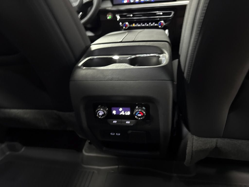 New 2027 Chevrolet Traverse Z71 w/ Enhanced Driving Package AWD/4WD image 13
