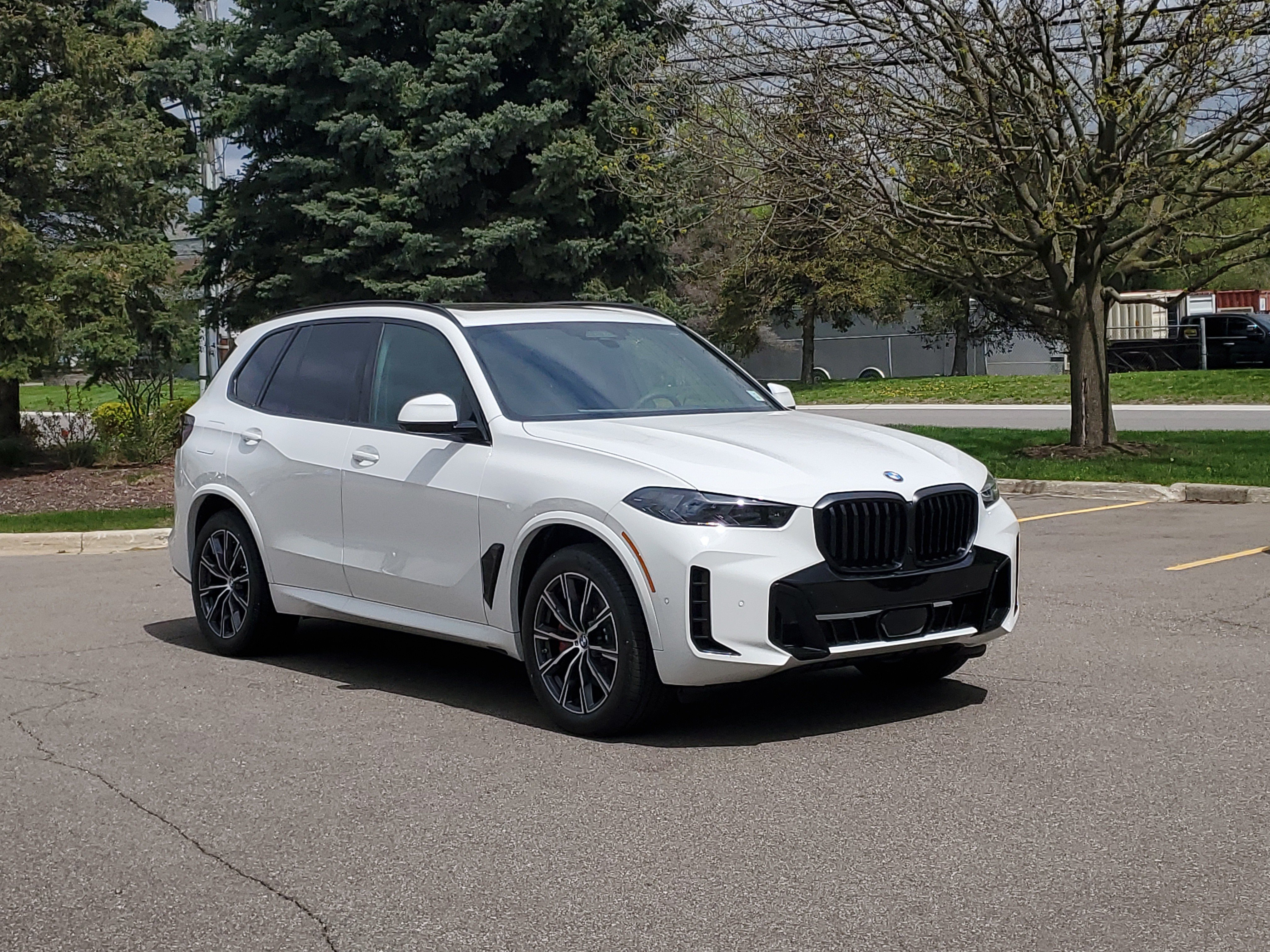 New 2026 BMW X5 xDrive40i w/ M Sport Package AWD/4WD image 4
