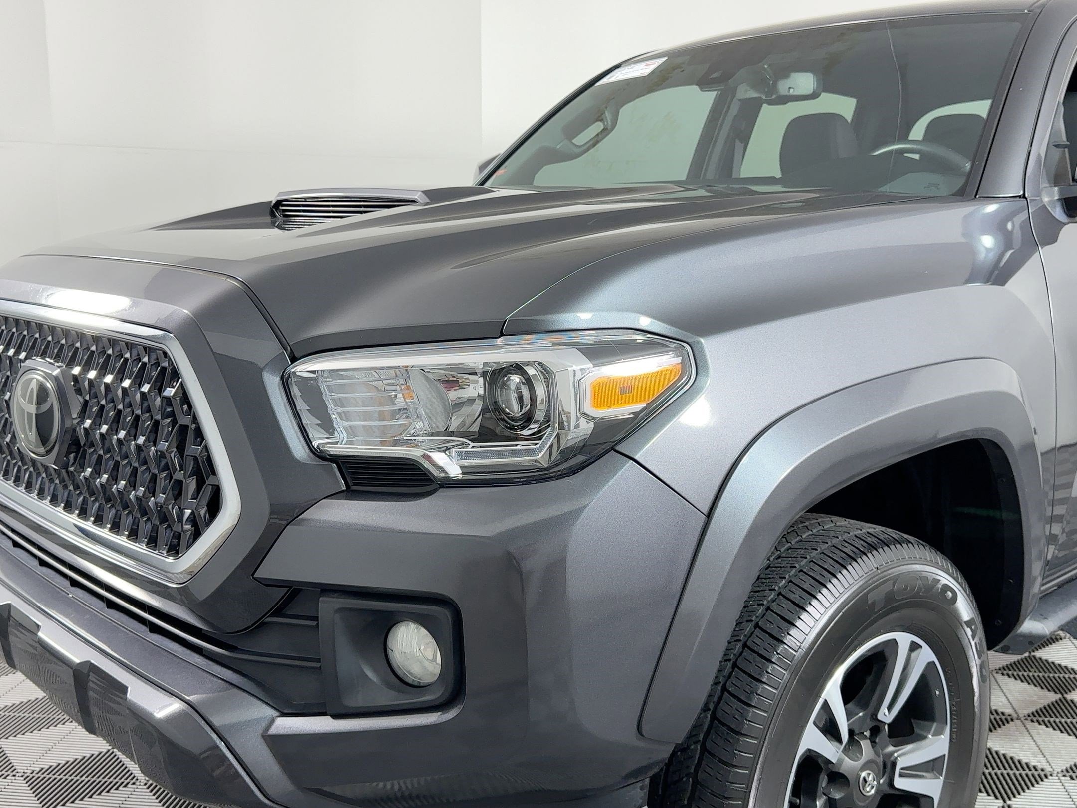 Used 2019 Toyota Tacoma TRD Sport image 19