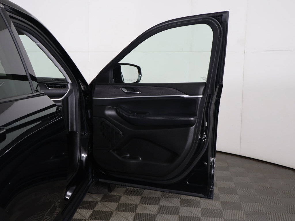 Used 2023 Jeep Grand Cherokee Limited AWD/4WD image 20