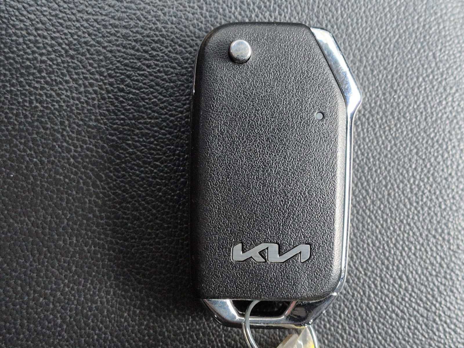 Used 2025 Kia Sportage LX image 30