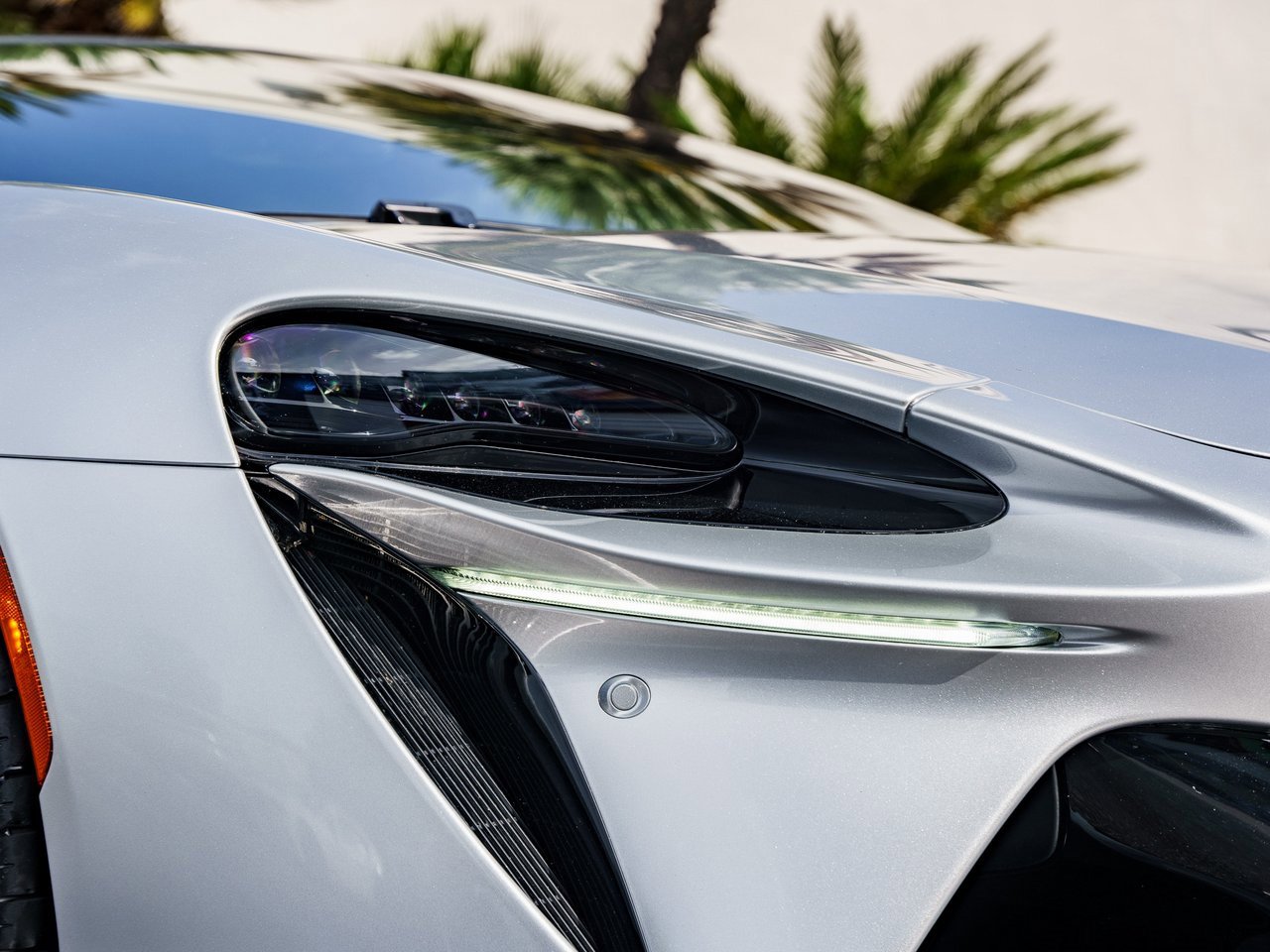 Used 2023 McLaren Artura image 6