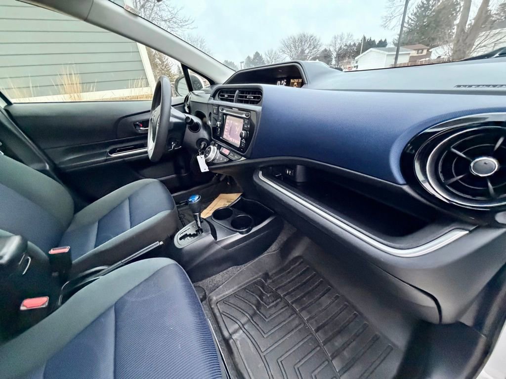 Used 2016 Toyota Prius C Two image 19