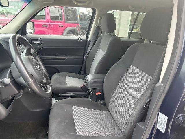 Used 2017 Jeep Patriot Latitude AWD/4WD image 11