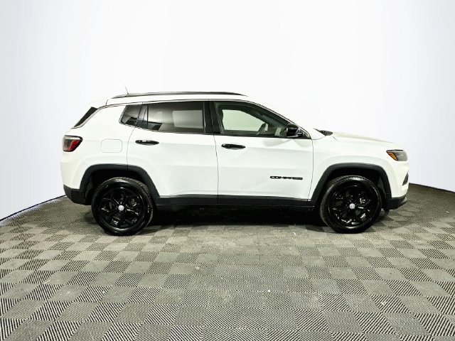 Used 2024 Jeep Compass Latitude AWD/4WD image 10