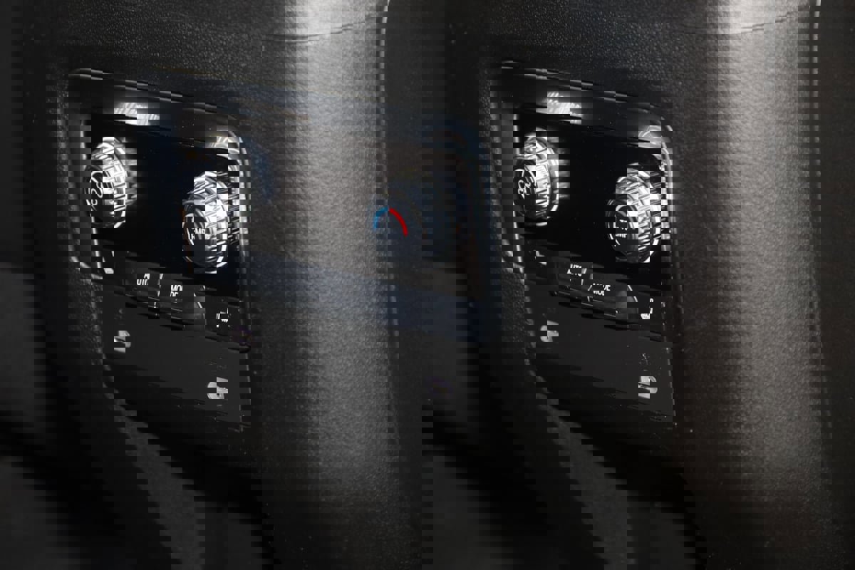 Used 2021 GMC Yukon Denali w/ Denali Premium Package image 16