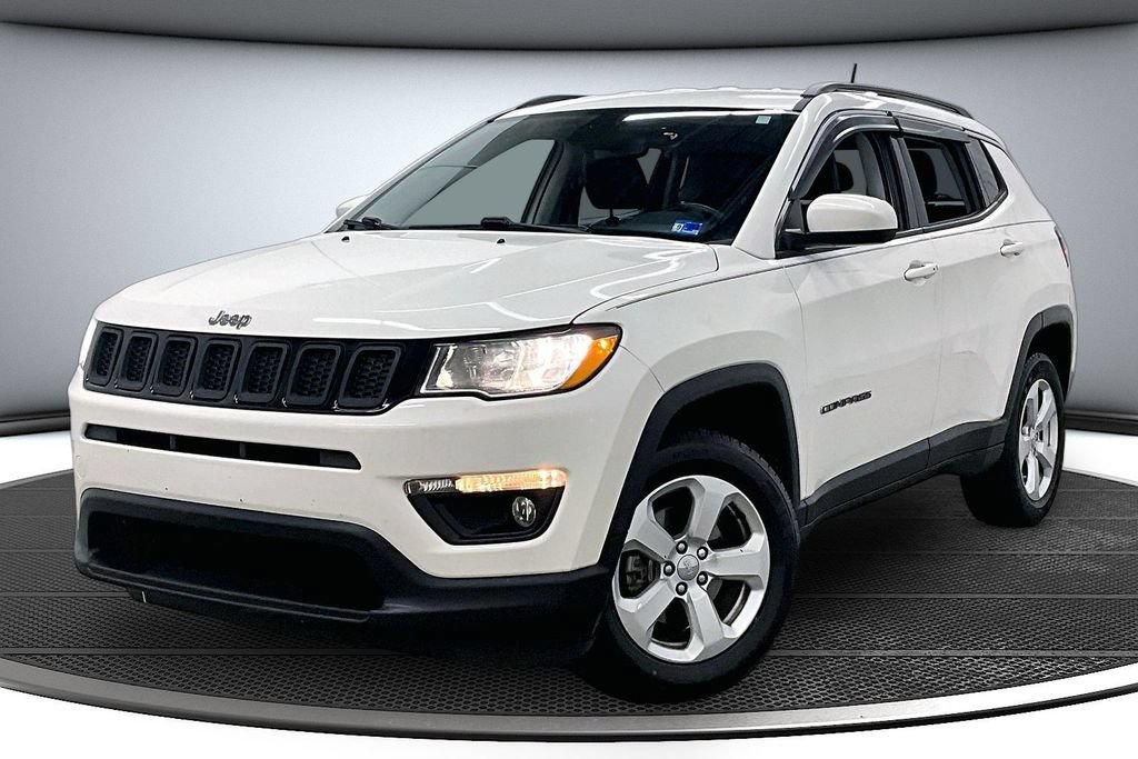 Used 2018 Jeep Compass Latitude w/ Safe & Security Group AWD/4WD image 3