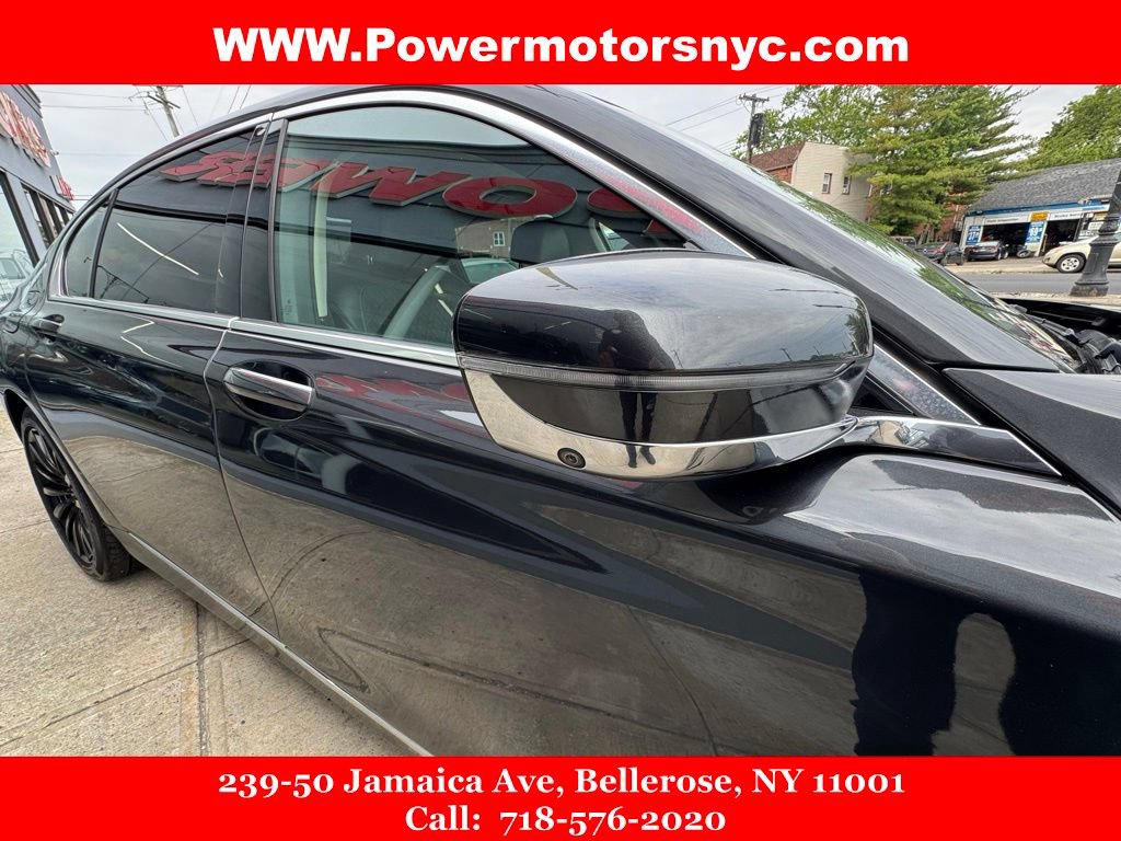 Used 2022 BMW 740i xDrive AWD/4WD image 13