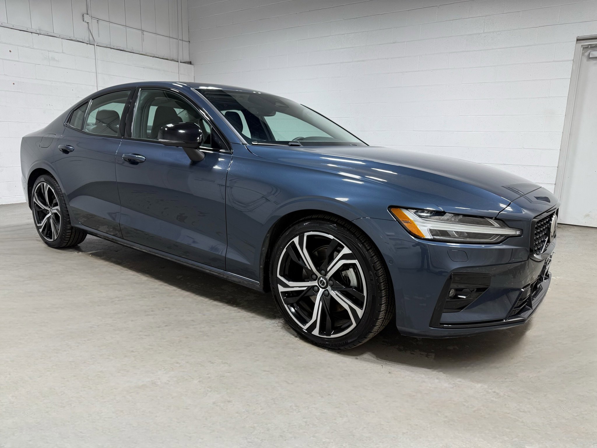 Used 2024 Volvo S60 B5 Plus image 3