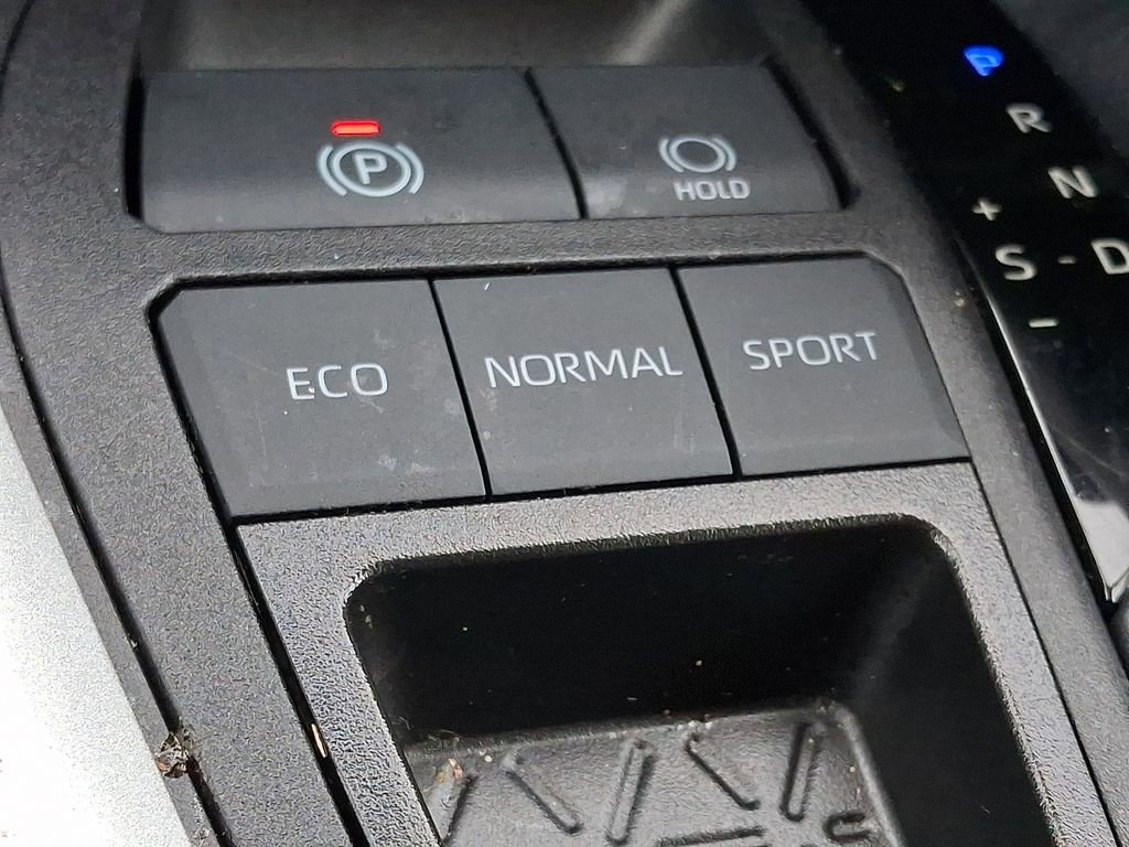 Used 2024 Toyota RAV4 LE image 25