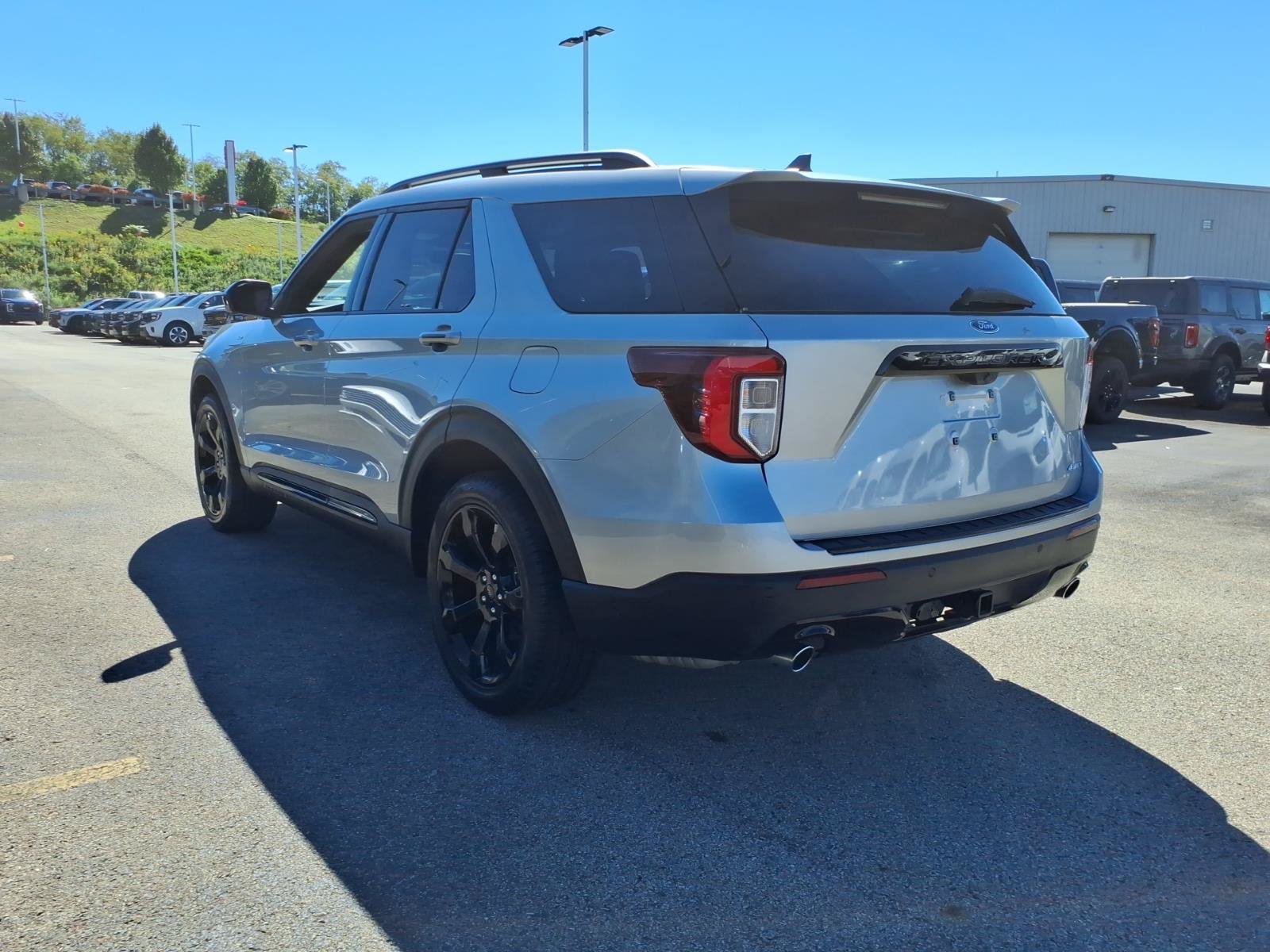 Used 2023 Ford Explorer ST-Line w/ Class IV Trailer Tow Package AWD/4WD image 4