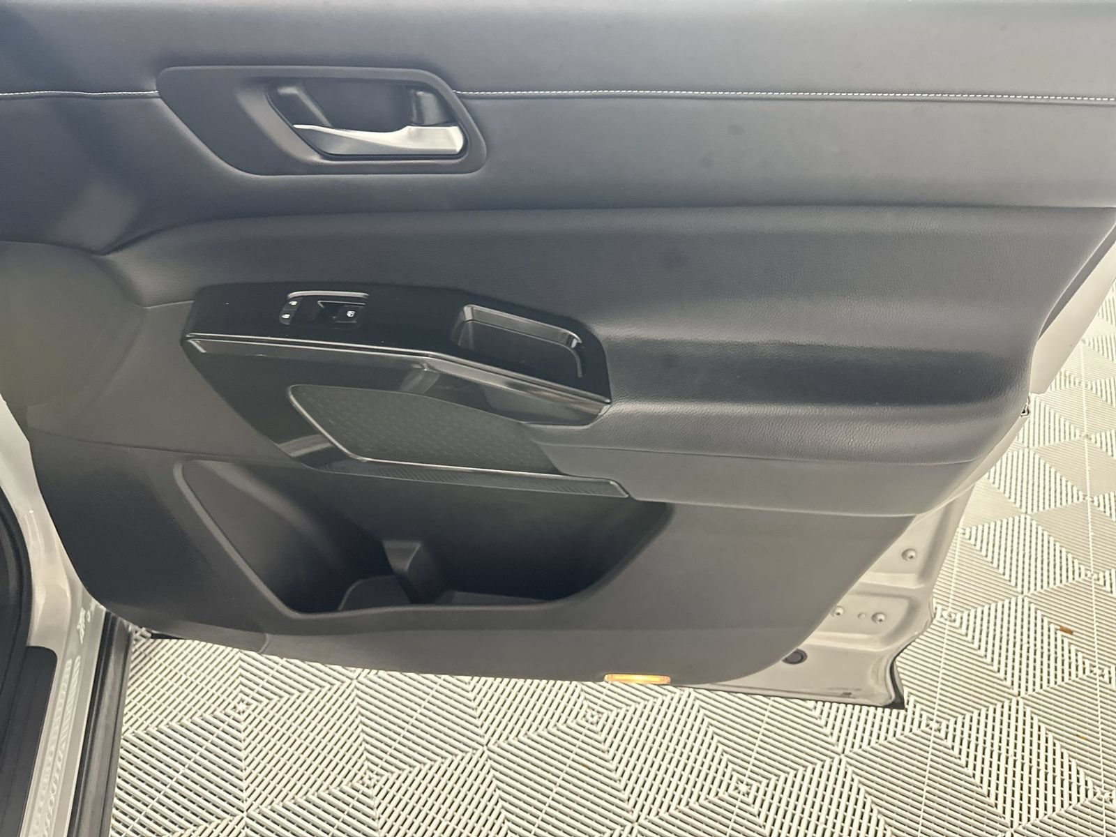 Certified 2022 Nissan Pathfinder SV FWD image 32