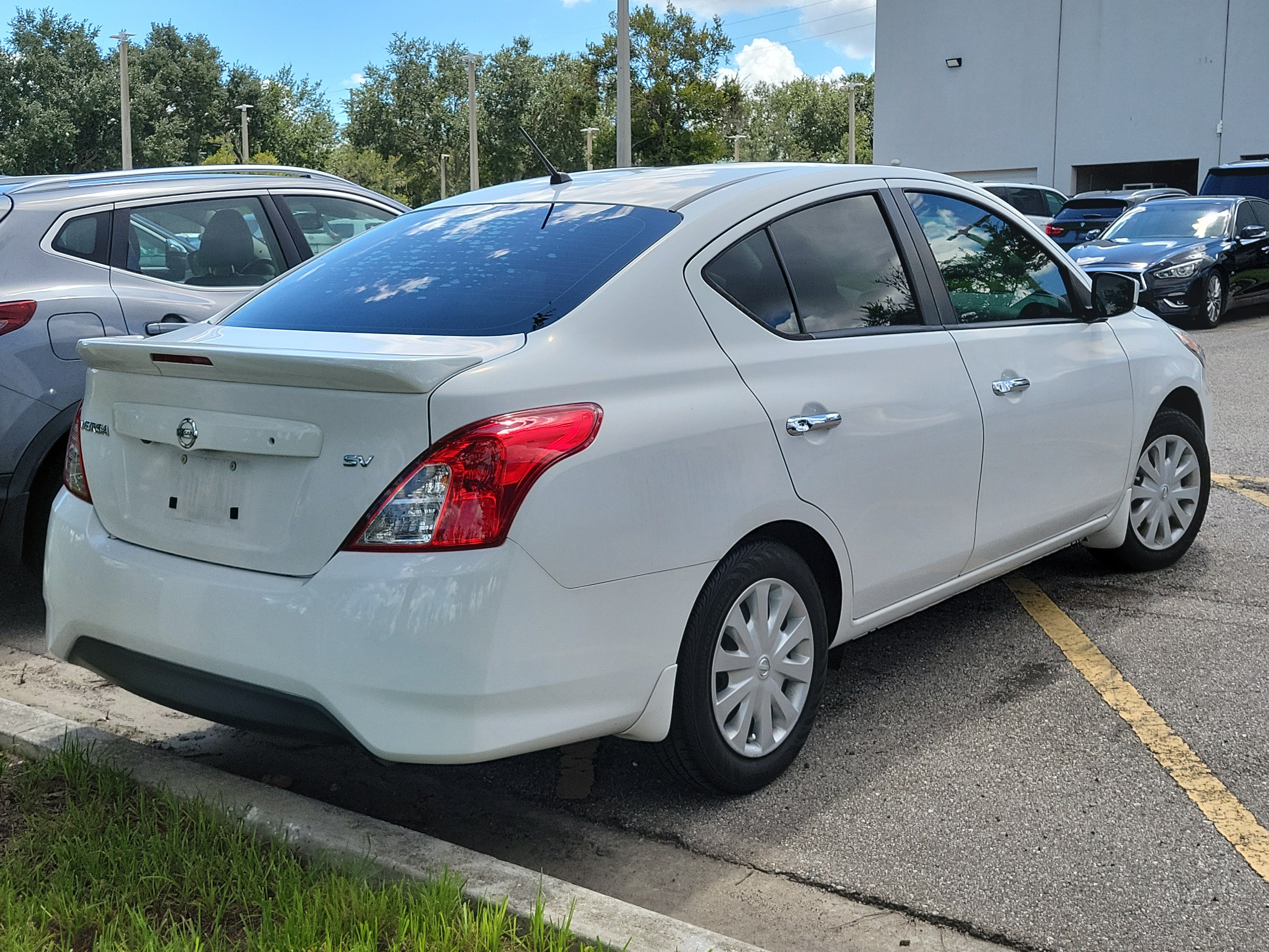 Used 2019 Nissan Versa SV FWD image 3