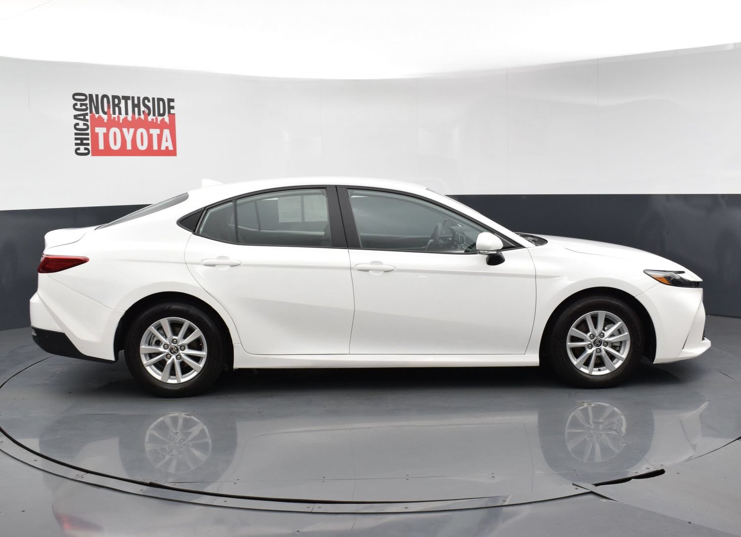 Used 2025 Toyota Camry LE FWD image 5