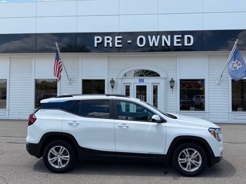 Certified 2024 GMC Terrain SLE w/ Driver Convenience Package FWD image 4