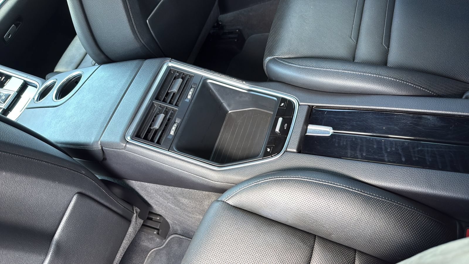 Used 2019 Porsche Panamera 4 AWD/4WD image 24