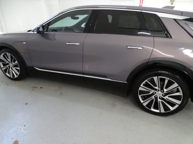 Used 2025 Cadillac Lyriq Luxury w/ LPO, Floor Liner Package image 16