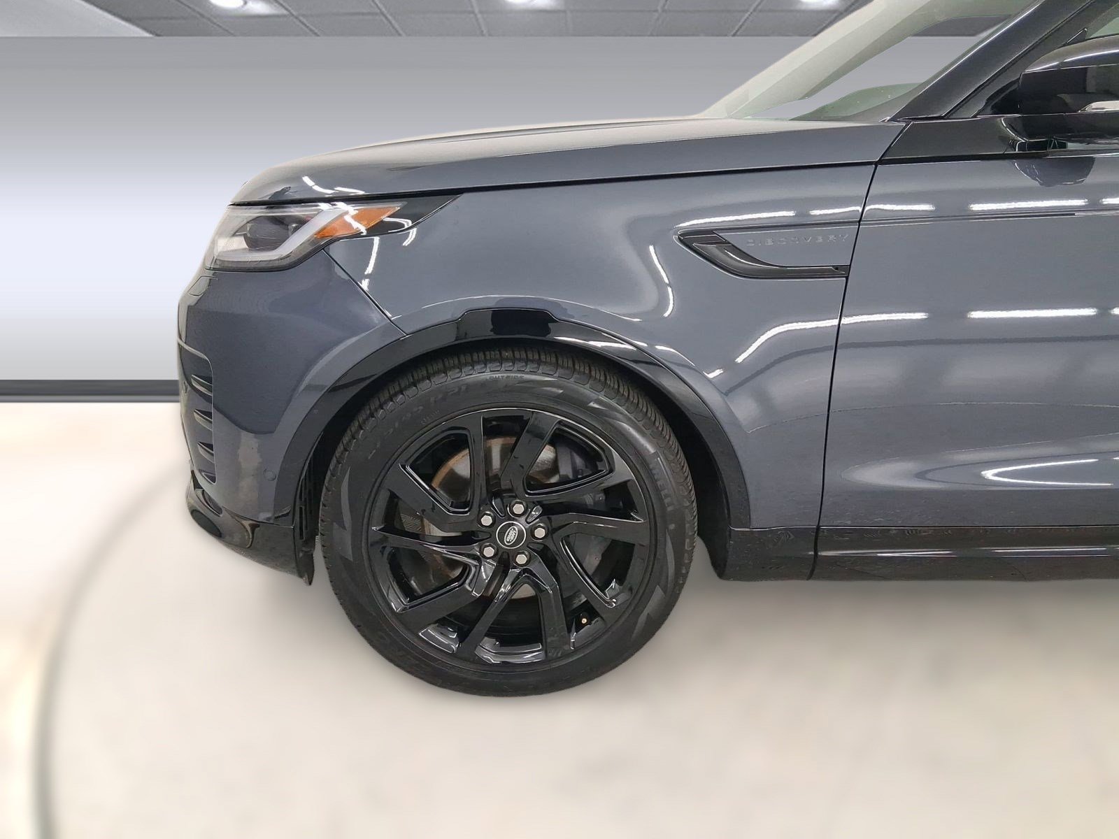 Used 2025 Land Rover Discovery Dynamic SE image 21