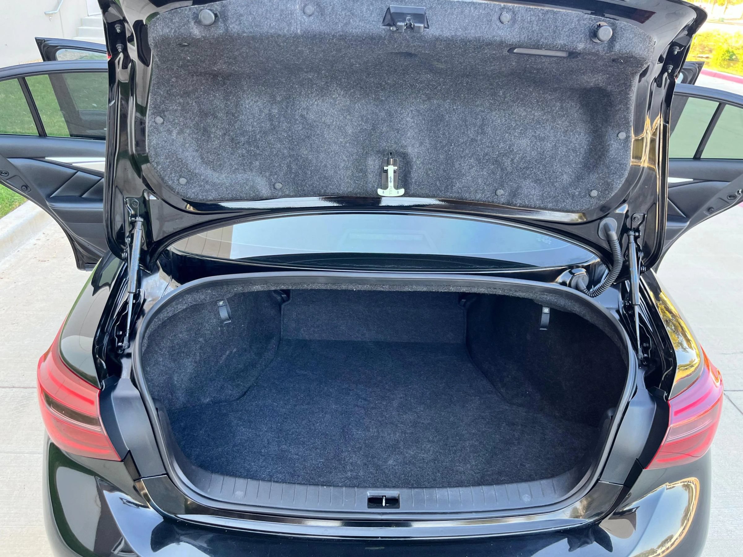 Used 2019 INFINITI Q50 Luxe w/ Essential Package (3.0T Luxe) RWD image 13