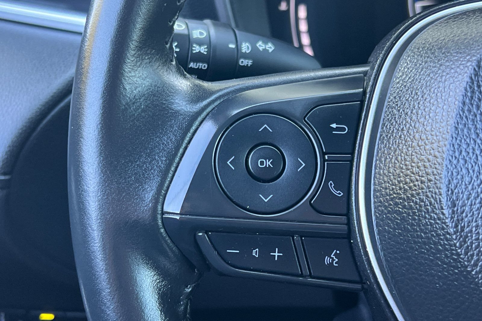 Certified 2025 Toyota Corolla Cross XLE FWD image 34