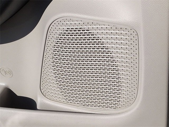 Certified 2023 Chrysler Pacifica Touring-L image 16