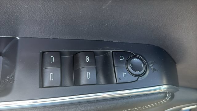 Used 2025 GMC Acadia Elevation FWD image 12