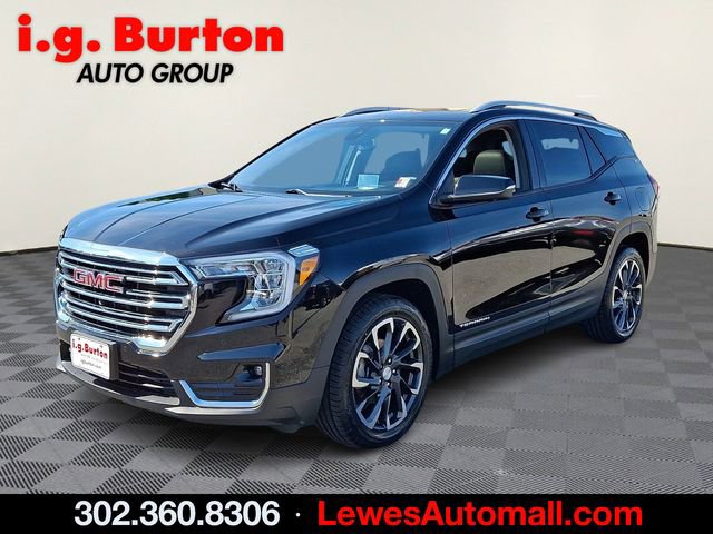 Used 2024 GMC Terrain SLT w/ Infotainment Package II image 3
