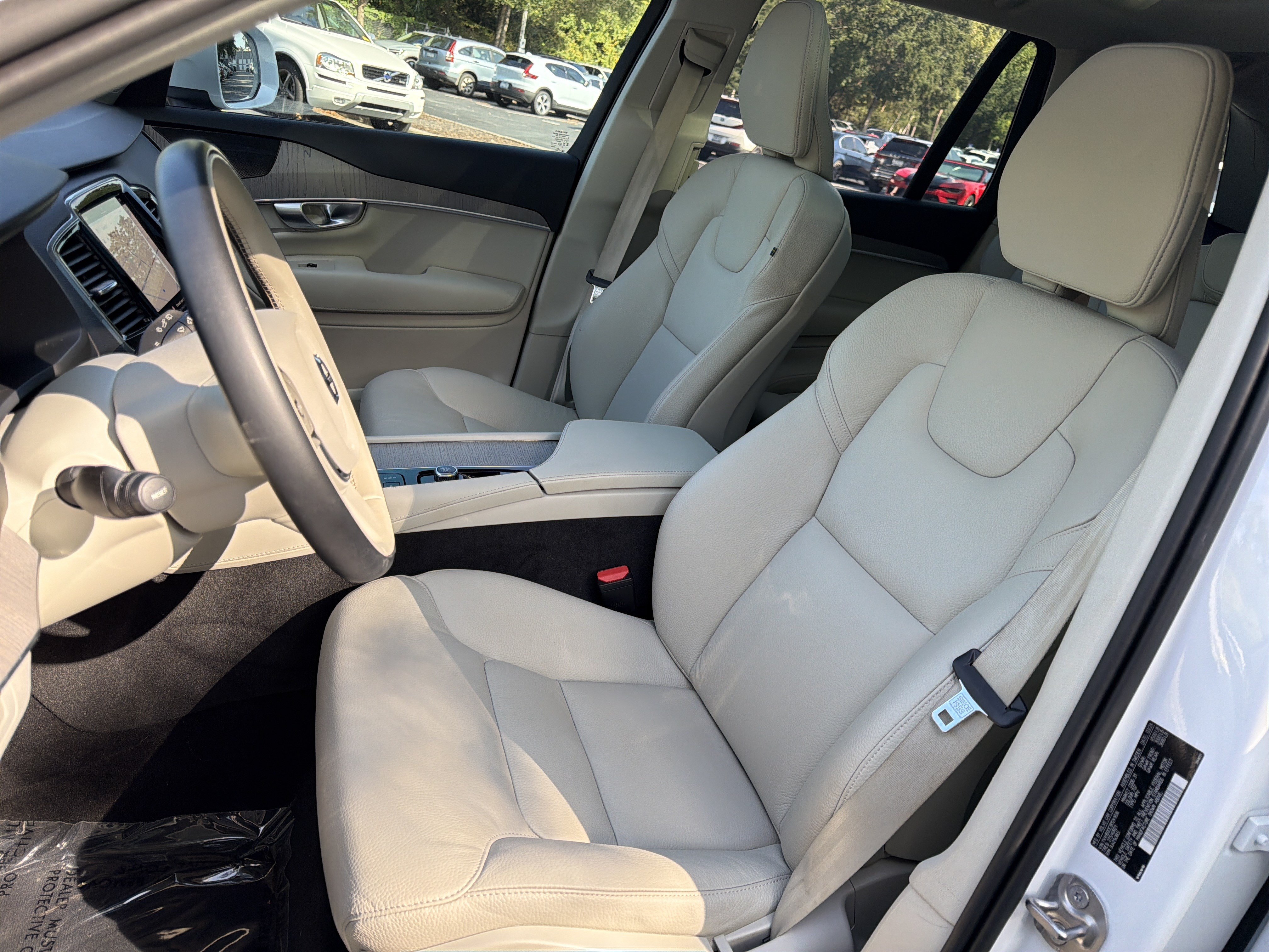 Certified 2024 Volvo XC90 T8 Plus w/ Protection Package AWD/4WD image 16