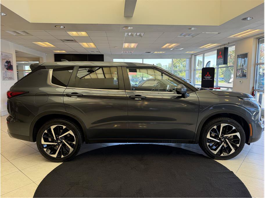 Used 2024 Mitsubishi Outlander FWD image 4