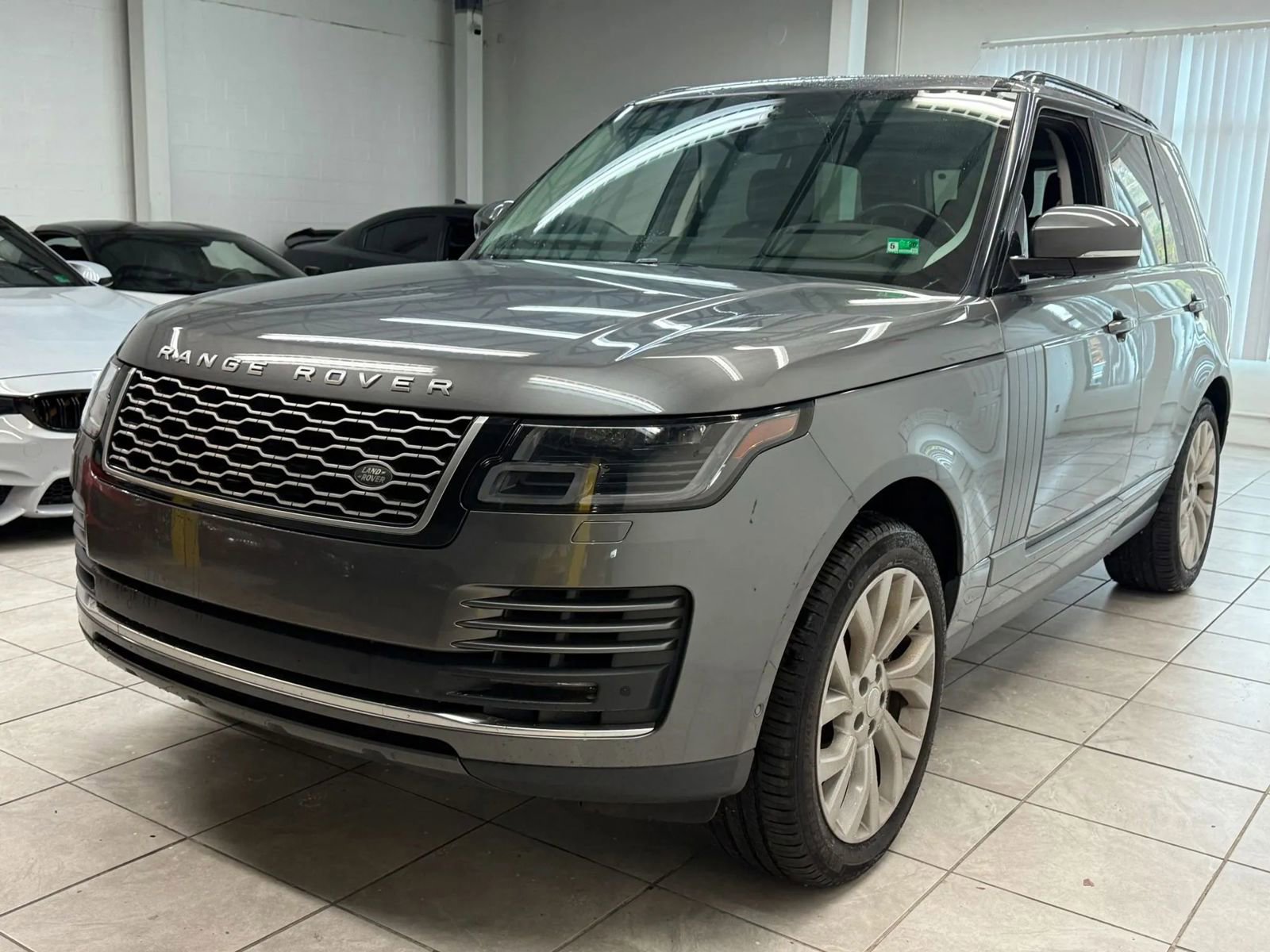 Used 2019 Land Rover Range Rover HSE image 3