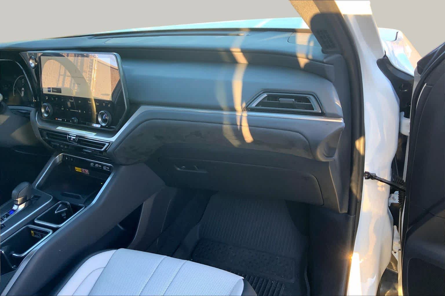 Certified 2026 Lexus TX 500h AWD w/ Technology Package image 18