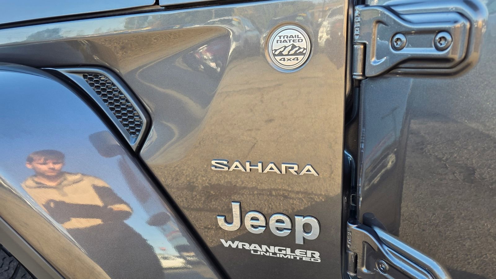 Used 2018 Jeep Wrangler Unlimited Sahara image 13