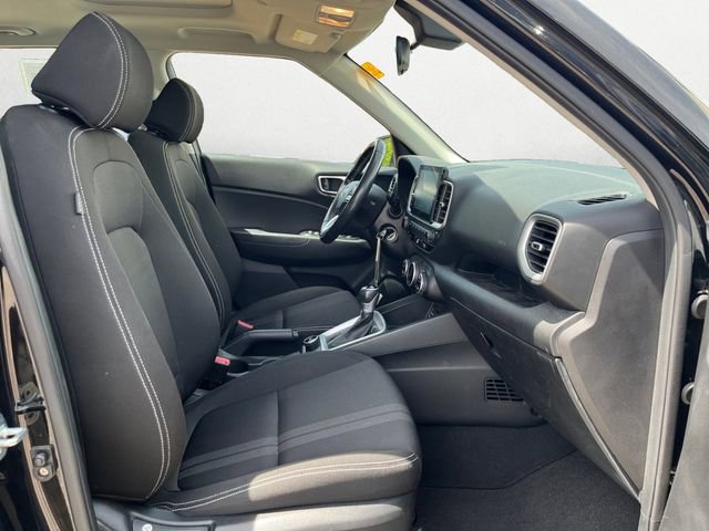Used 2020 Hyundai Venue SEL w/ Convenience Package image 16