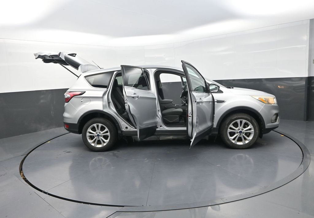 Used 2017 Ford Escape SE image 38