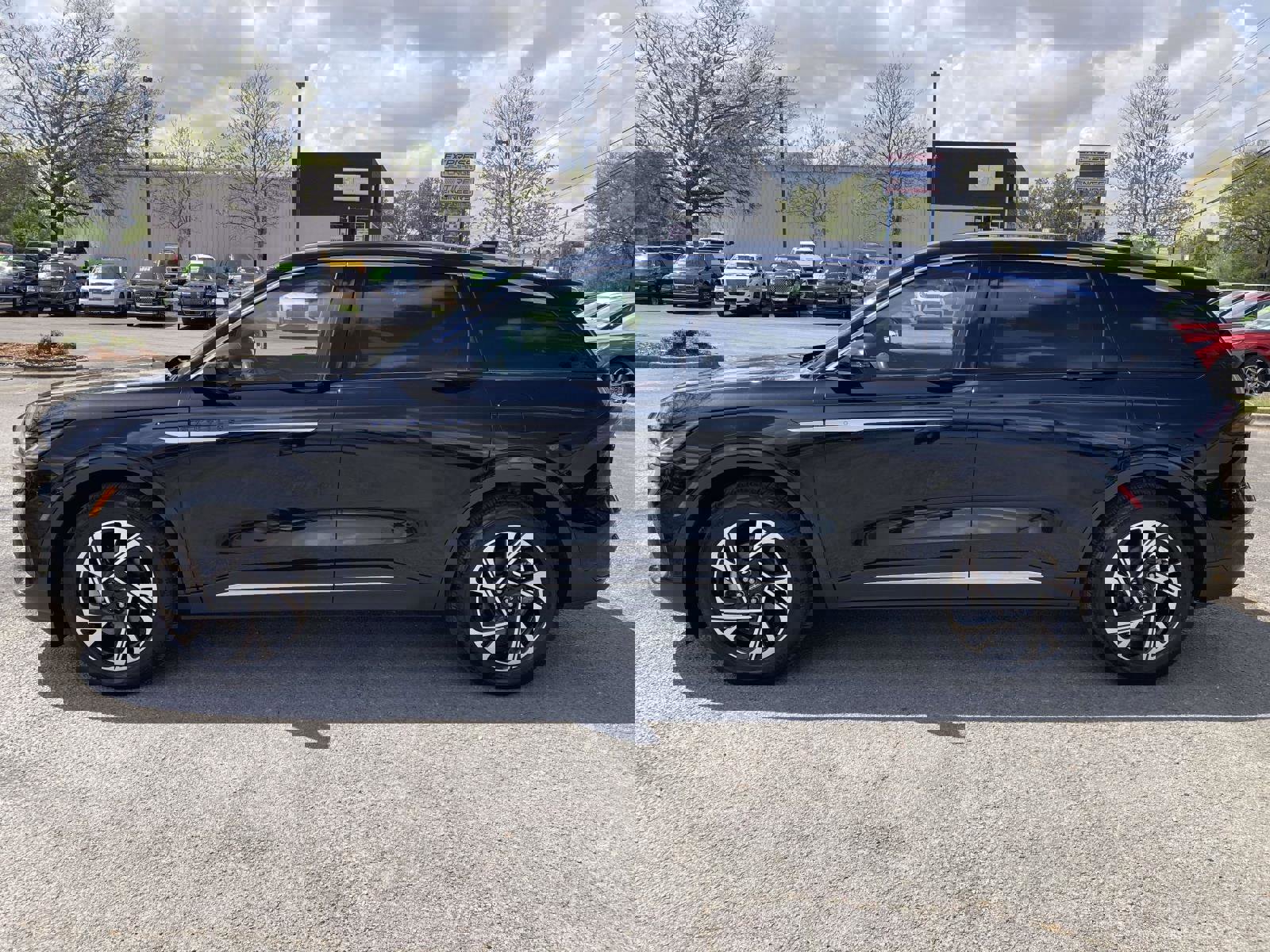 Certified 2025 Lincoln Nautilus Premier w/ Equipment Group 102A image 8