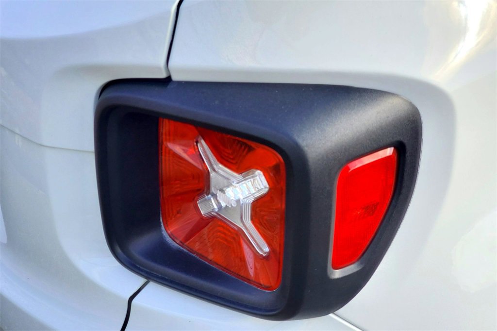 Used 2023 Jeep Renegade Latitude image 6