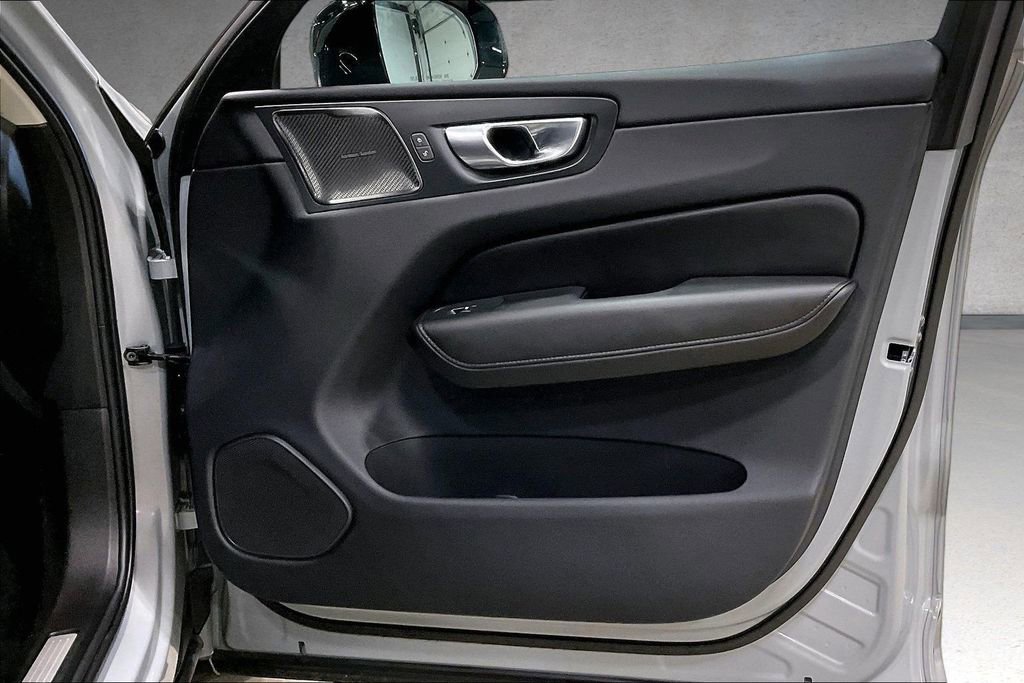 Certified 2024 Volvo XC60 B5 Plus w/ Climate Package AWD/4WD image 28